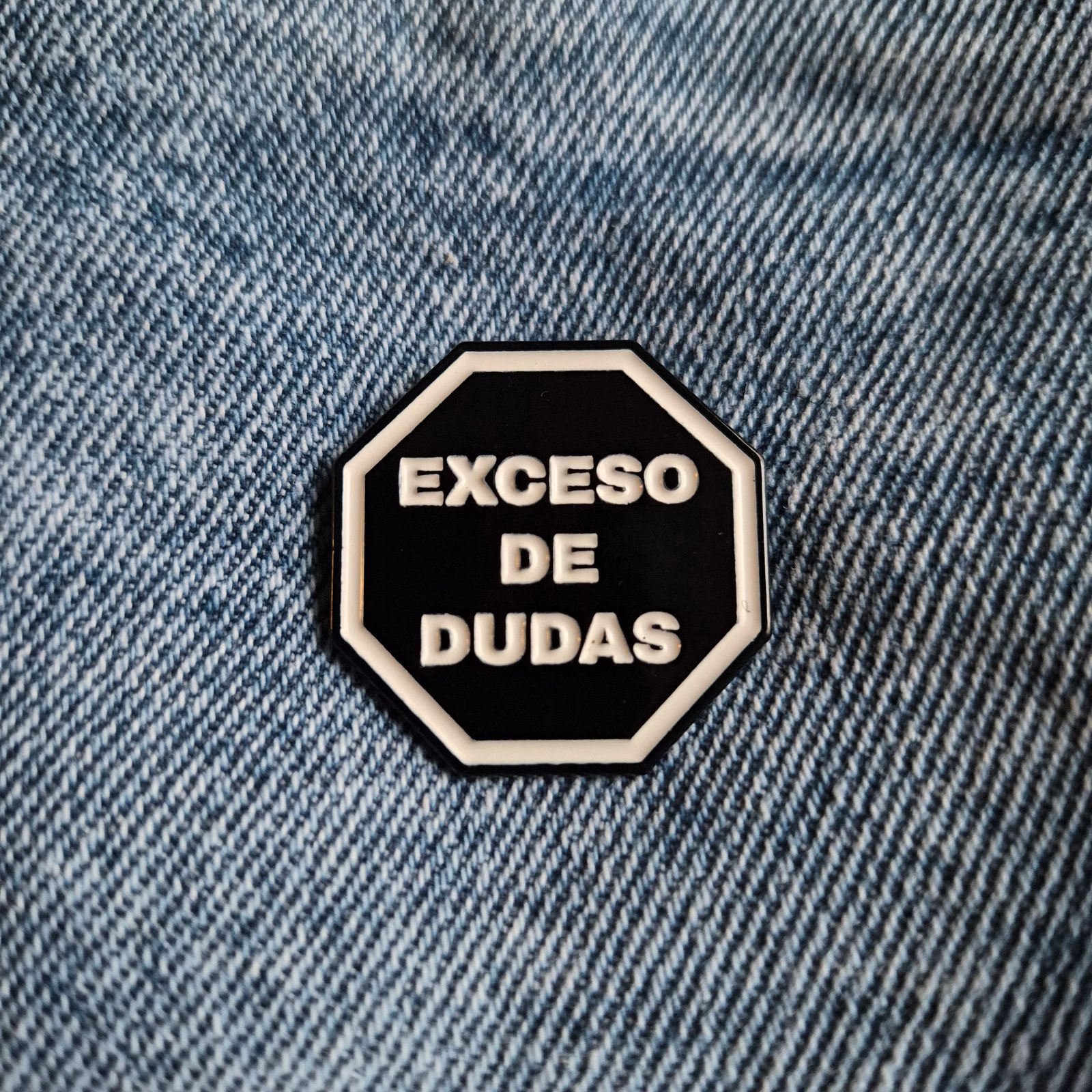 Pin Dudoso